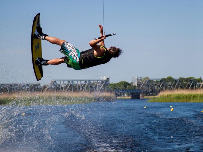 Подарочная карта Катание на вейкборде за моторной лодкой в Юрмале