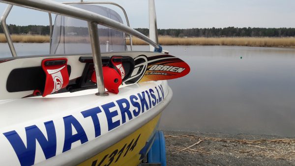 Waterskiing behind motorboat 10 minutes