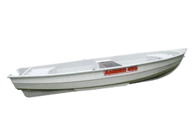 Laiva AMBER 450 E. Četrvietīga, klasiska dizaina dubultkorpusa ķīļa laiva.