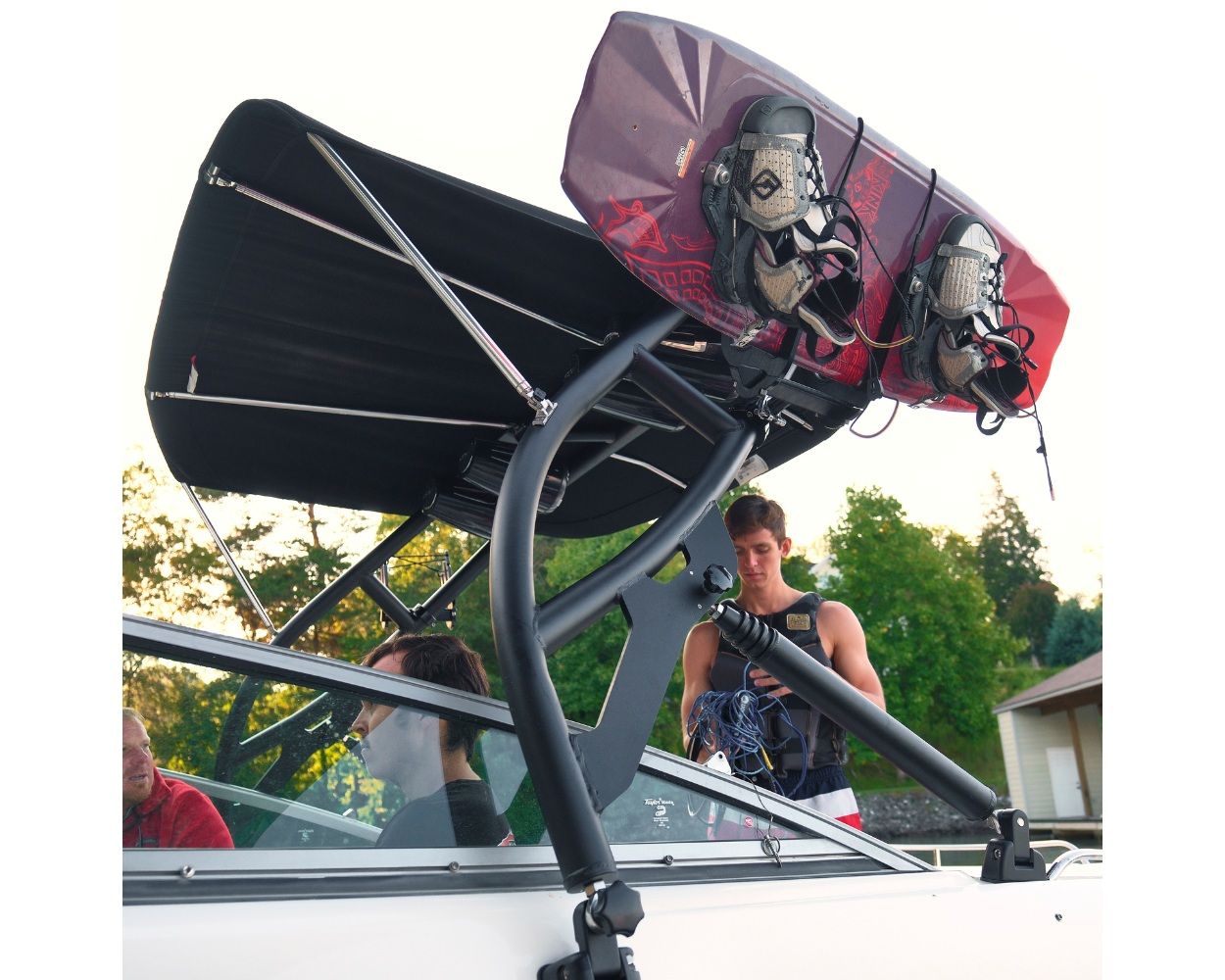 monster-tower-mt7-black-rack